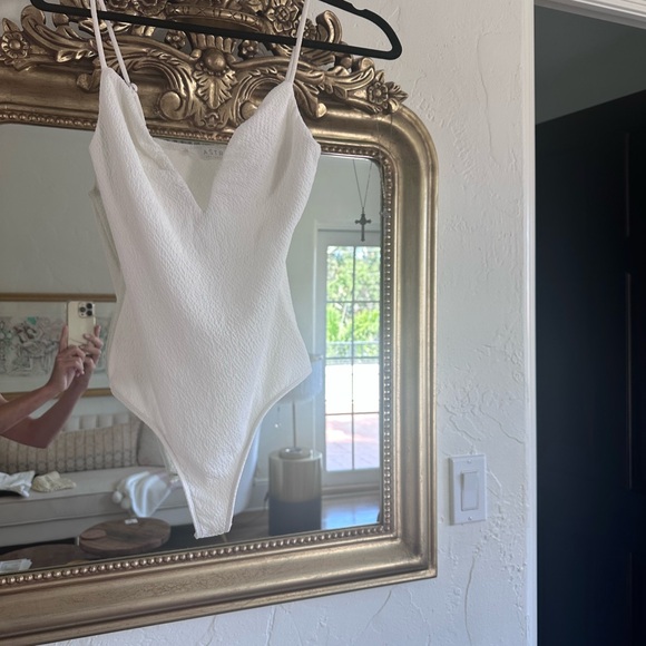 Astr Ivory Textured Sleeveless Top - Picture 2 of 4